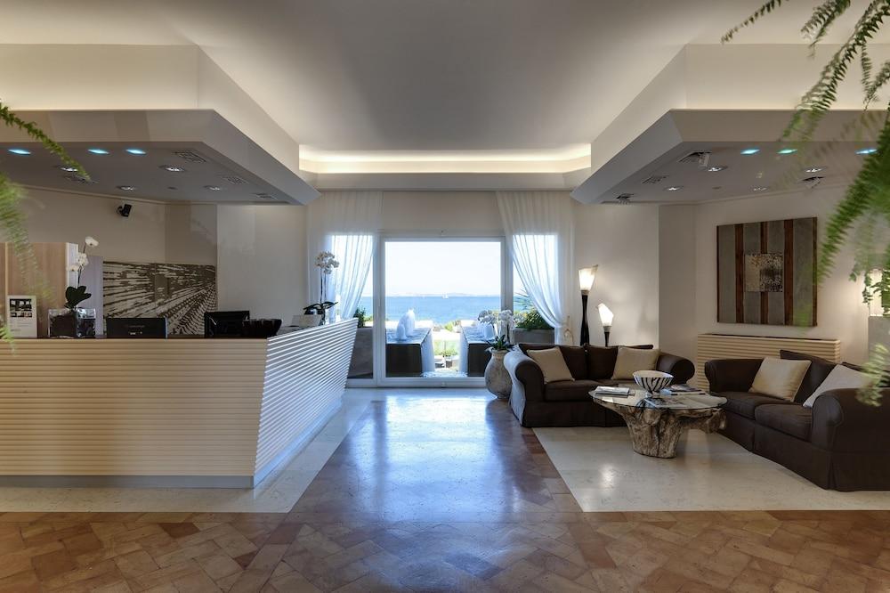 L'ea Bianca Luxury Hotel
